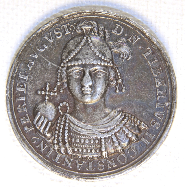Tiberius Constantinus  emlékérem