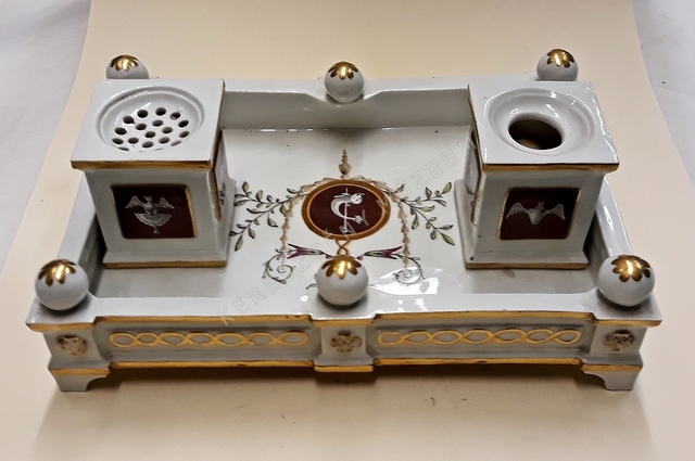 Írókészlet, tintatartóval és porzóval