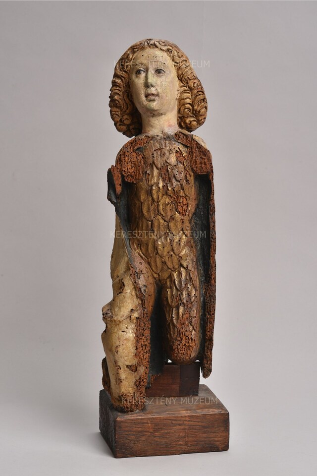 Térdelő angyal, faszobor