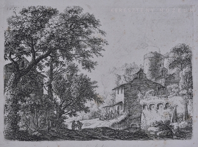 A sövény kapuja a fák alatt